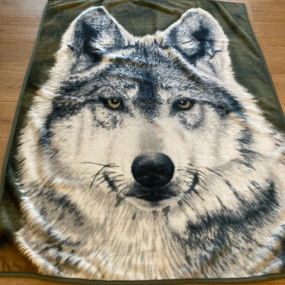 WOLF Green and Gray Fleece Blanket - Picture 1 of 6